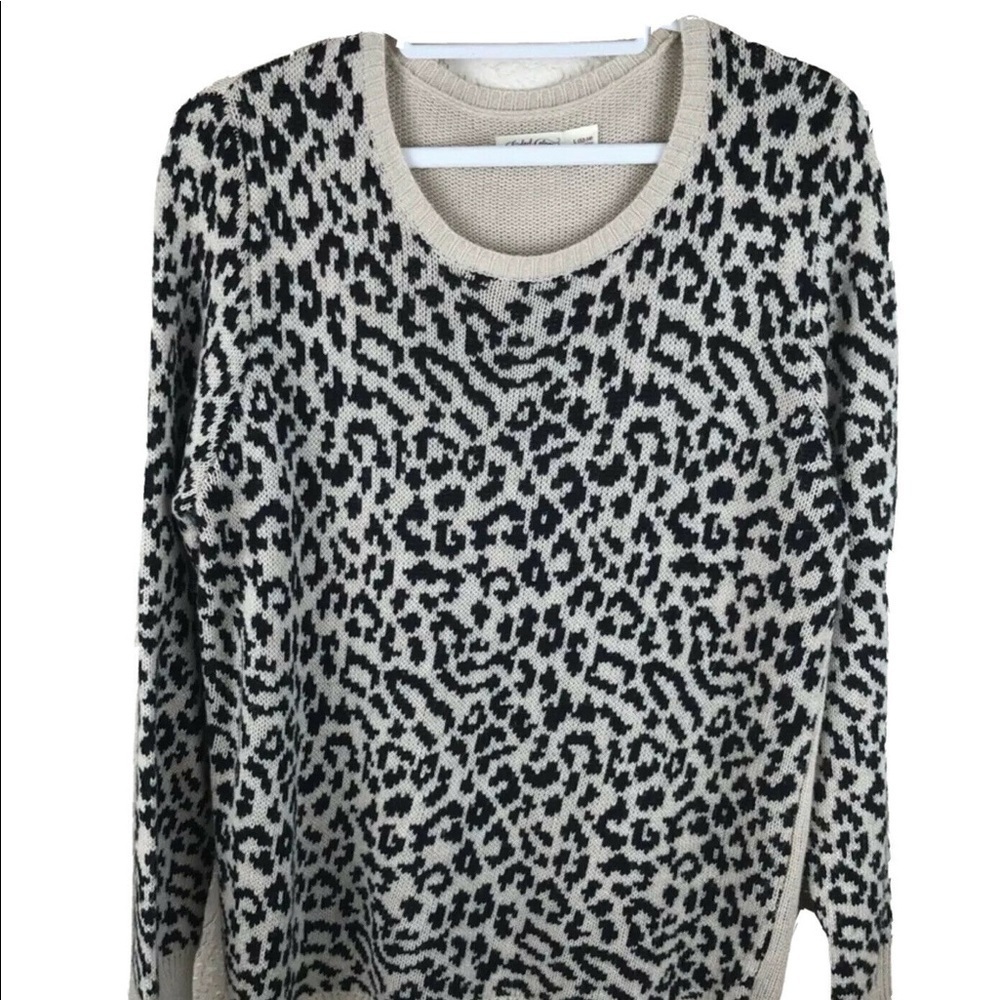 Faded Glory women’s leopard print front sweater sz large.
